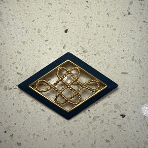 Vintage Monet‎ Goldtone Twisted Rope Blue Enamel Diamond Shape Brooch Pin